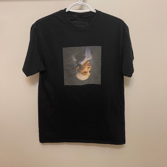 Arianna Grande SWT T-Shirt - Picture 1 of 2